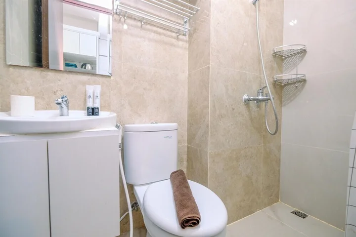 Депок: Best Deal And Comfortable Studio At Transpark Cibubur Apartment Near Mall