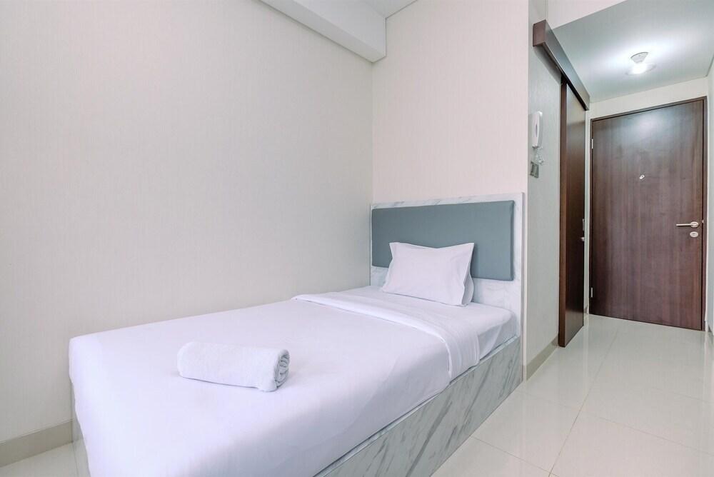 Best Cozy And Nice Studio At 1St Floor Transpark Cibubur Apartment — фото 2