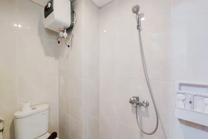 Legok: Homey And Warm Studio Room Serpong Garden Apartment