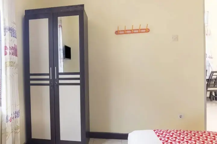 Чипанас: SPOT ON 2950 Grand Suites Palace Syariah