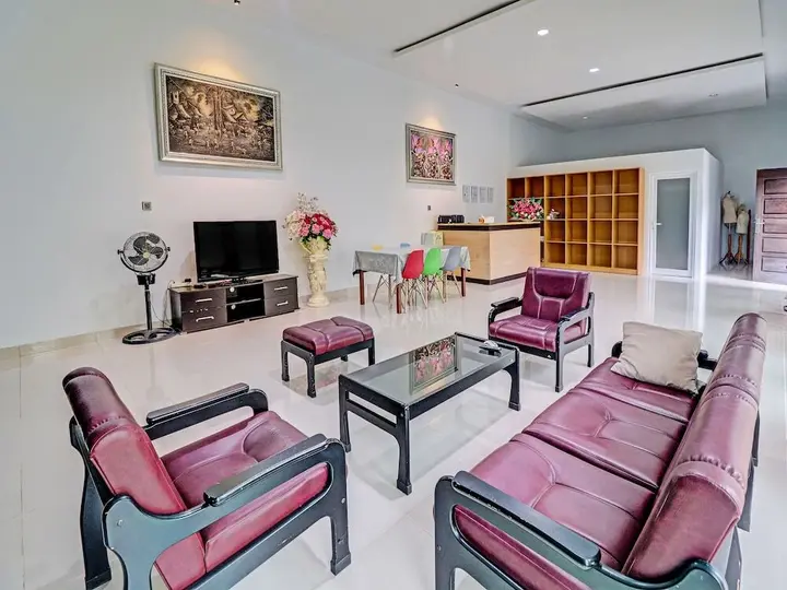 Джамби: OYO 92057 Reny Kost Syariah