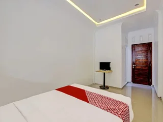 Батуретно: OYO 92166 Nirwana Inn Syariah