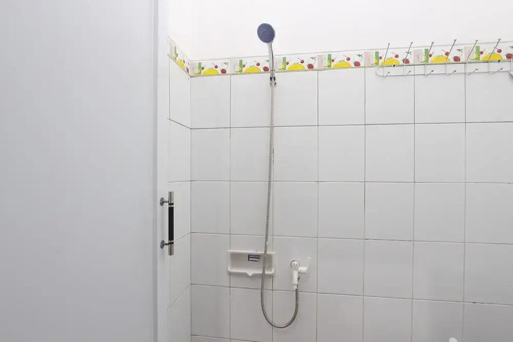 Батуретно: OYO 92166 Nirwana Inn Syariah