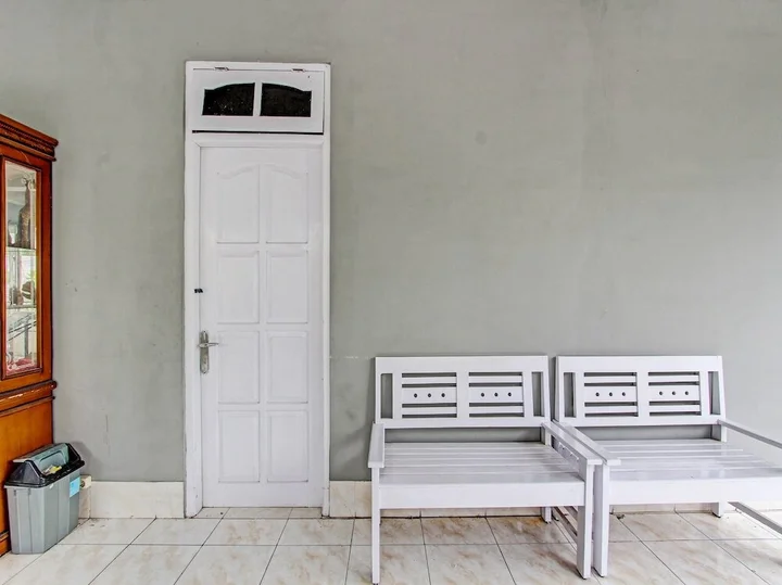 Батуретно: OYO 92166 Nirwana Inn Syariah