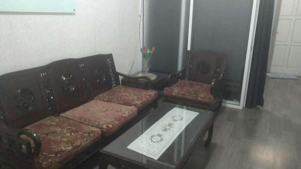 Тангеранг: EXPRESS O 92061 Omah Oewie Syariah
