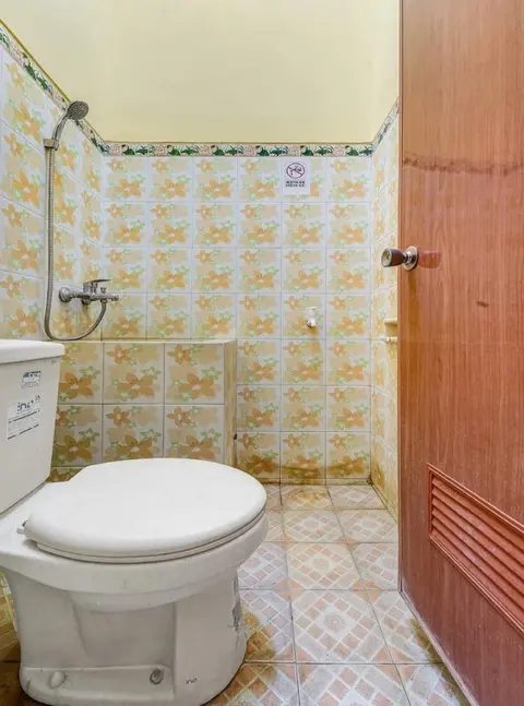 Батуретно: OYO 90768 Endrayanti Inn Syariah