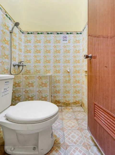 Батуретно: OYO 90768 Endrayanti Inn Syariah