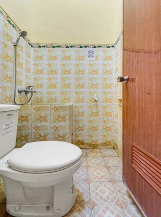 Батуретно: OYO 90768 Endrayanti Inn Syariah