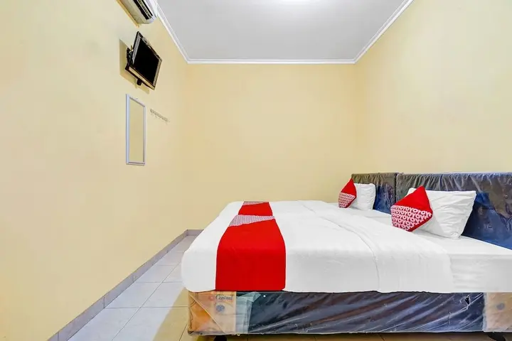Батуретно: OYO 90768 Endrayanti Inn Syariah