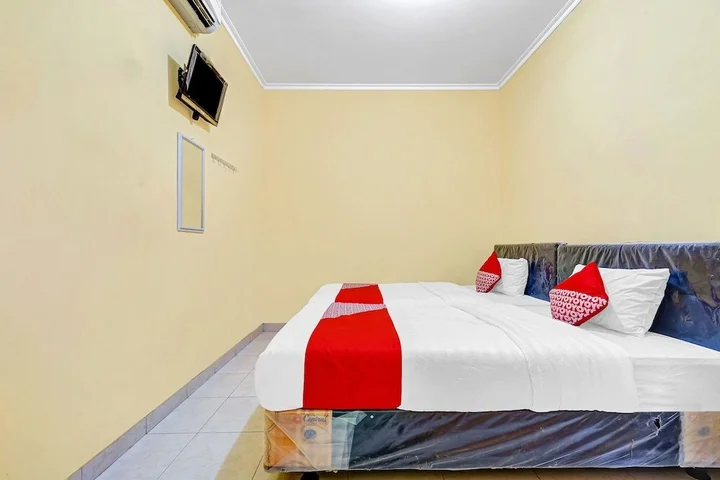 Батуретно: OYO 90768 Endrayanti Inn Syariah