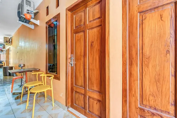 Батуретно: OYO 90768 Endrayanti Inn Syariah