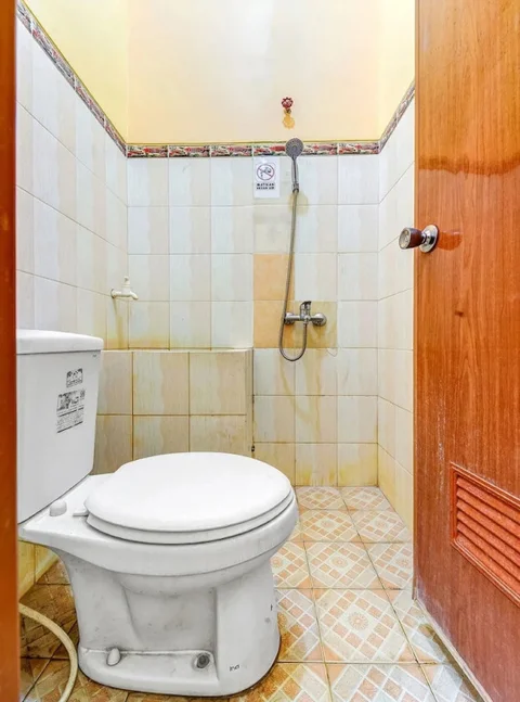Батуретно: OYO 90768 Endrayanti Inn Syariah