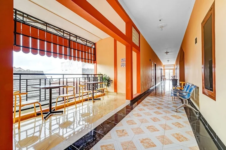 Батуретно: OYO 90768 Endrayanti Inn Syariah
