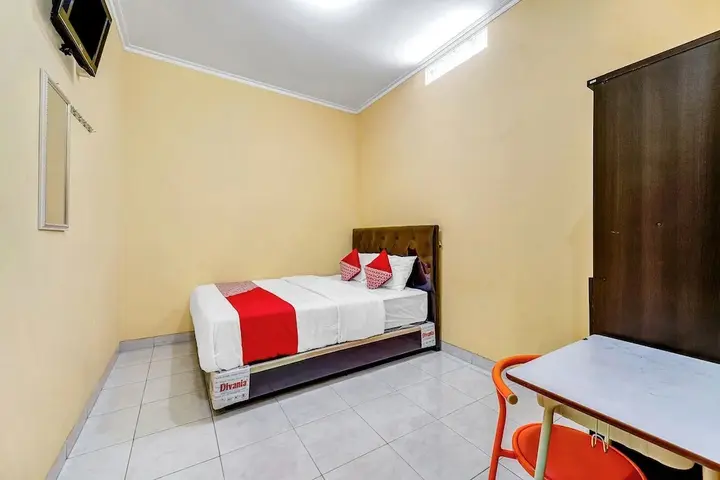 Батуретно: OYO 90768 Endrayanti Inn Syariah
