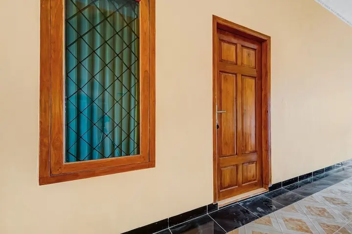 Батуретно: OYO 90768 Endrayanti Inn Syariah