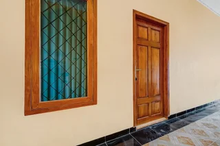 Батуретно: OYO 90768 Endrayanti Inn Syariah