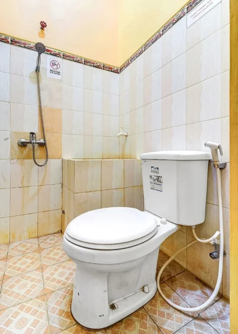 Батуретно: OYO 90768 Endrayanti Inn Syariah