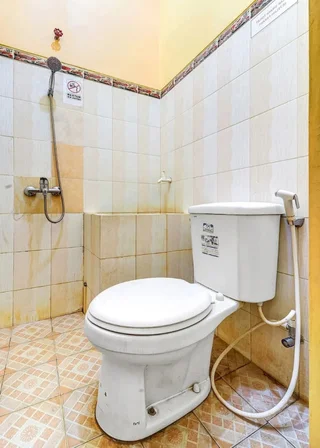 Батуретно: OYO 90768 Endrayanti Inn Syariah