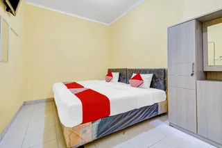 Батуретно: OYO 90768 Endrayanti Inn Syariah