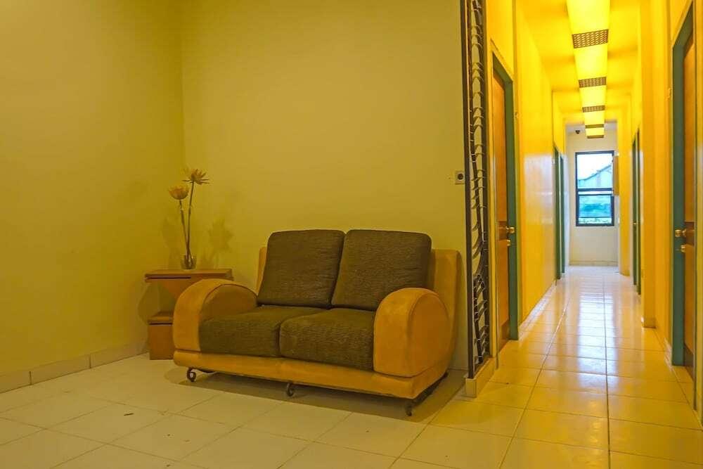 Тангеранг: Super OYO 92271 Orienchi 3