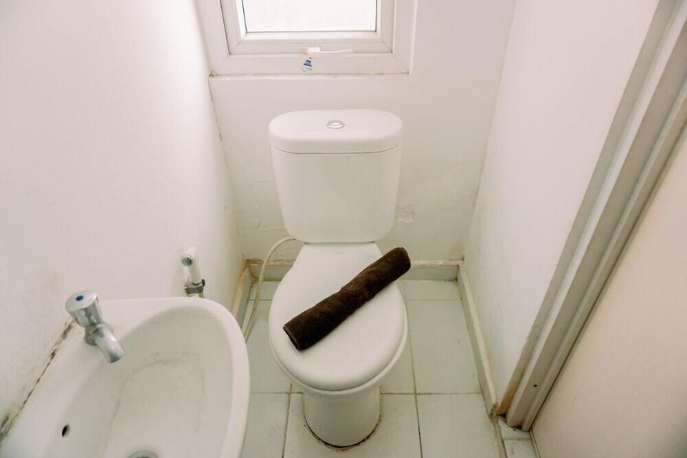 Тангеранг: Cozy Stay Studio No Kitchen Apartment At Aeropolis Residence