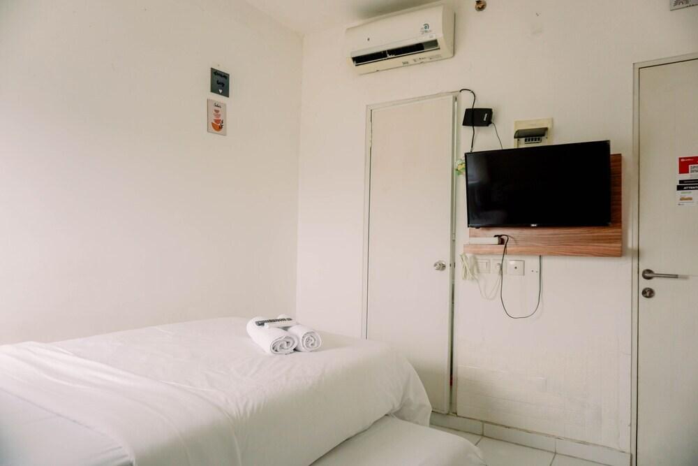 Warm And Cozy Studio Apartment (No Kitchen) Aeropolis Residence — фото 4