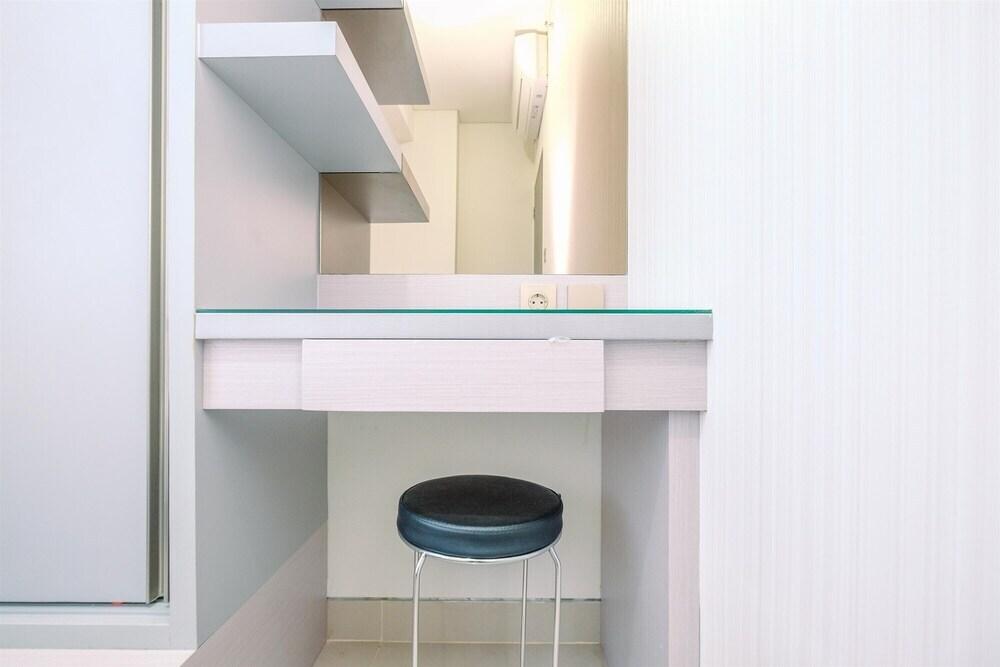 Депок: Best Deal And Modern 2Br At Transpark Cibubur Apartment