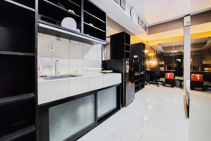 Legok: Simply Look Studio Room At 11St Floor Paramount Skyline Apartment