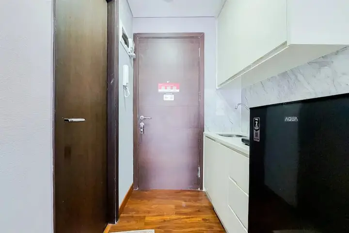 Good And Elegant Studio At Pacific Garden Apartment — фото 4