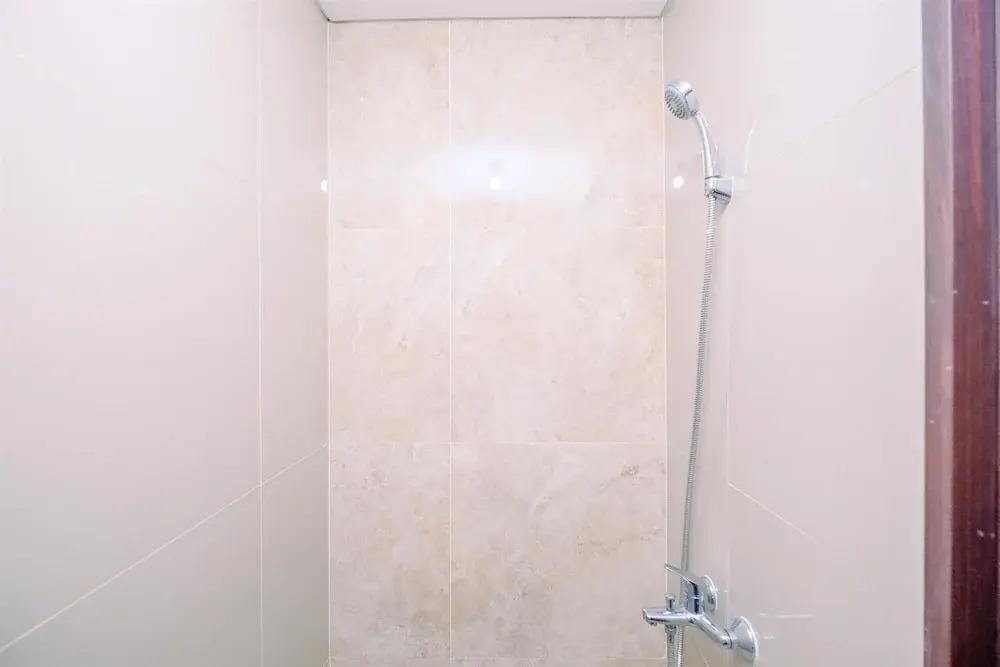 Депок: Cozy Stay Studio At Transpark Cibubur Apartment