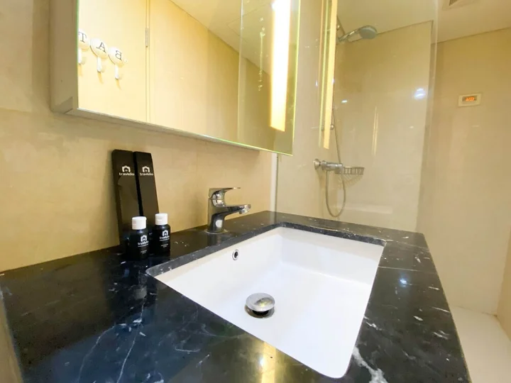 Семаранг: Nice And Elegant Studio Apartment At Warhol (W/R) Residence