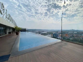Семаранг: Nice And Elegant Studio Apartment At Warhol (W/R) Residence