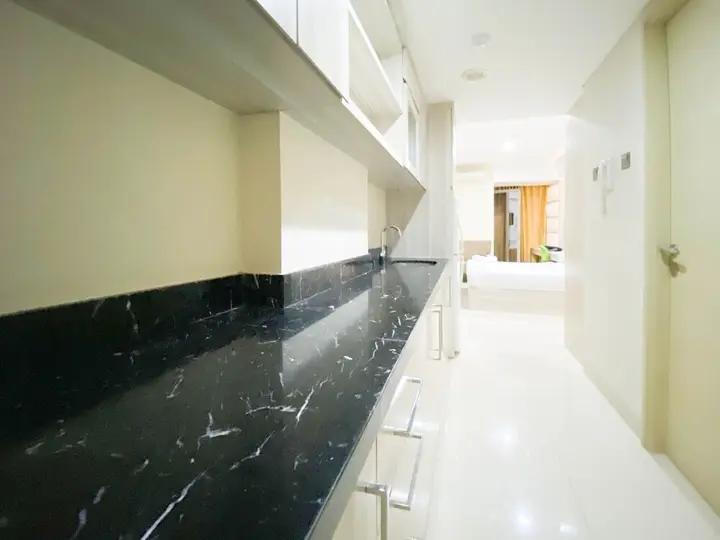 Семаранг: Nice And Elegant Studio Apartment At Warhol (W/R) Residence