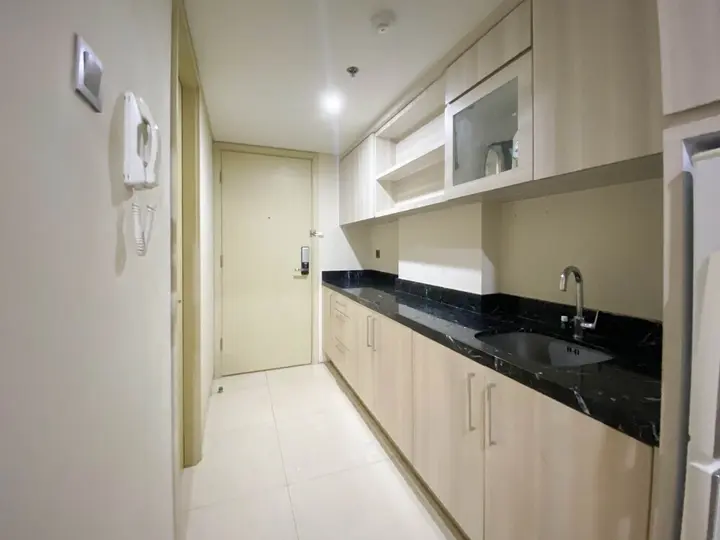 Семаранг: Nice And Elegant Studio Apartment At Warhol (W/R) Residence