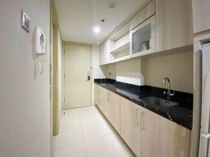 Семаранг: Nice And Elegant Studio Apartment At Warhol (W/R) Residence