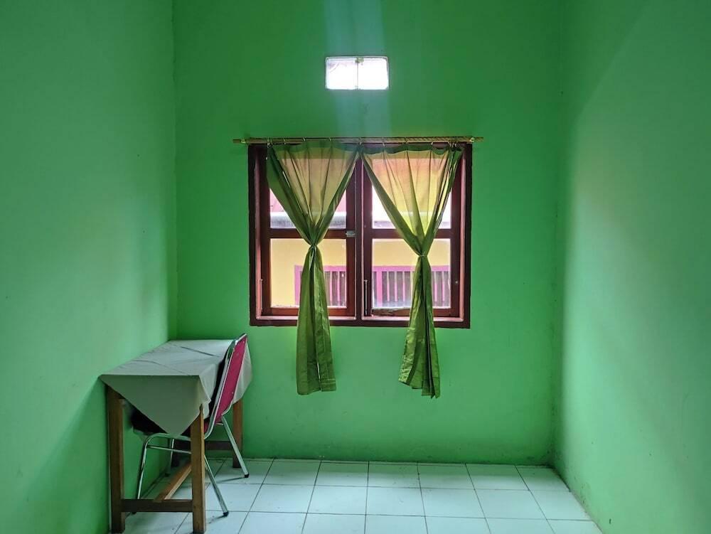 Кендари: OYO 92724 Penginapan Syariah Al Syifa