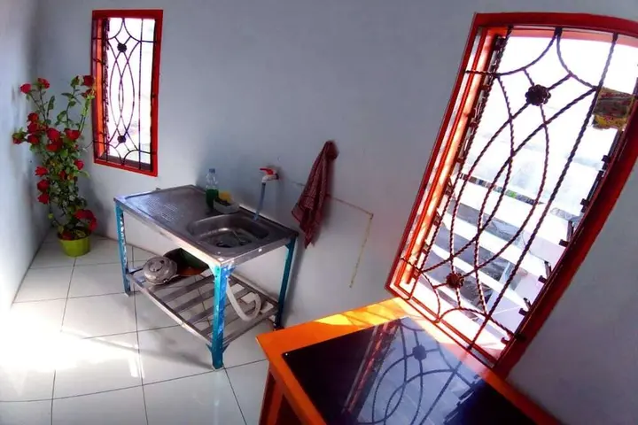 Маланг: SPOT ON 92743 Kost Elisabeth Syariah