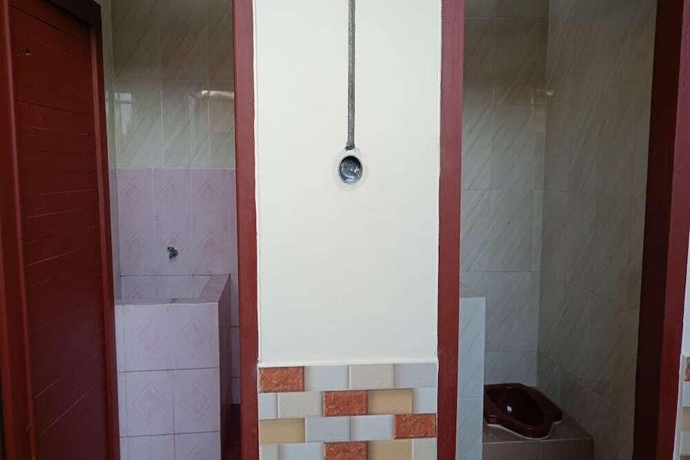 Маланг: SPOT ON 92743 Kost Elisabeth Syariah