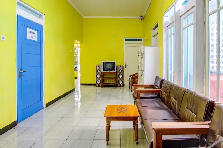 Семаранг: SPOT ON 92611 Lobak Hostel CapsuleNearAyam Goreng Terowongan
