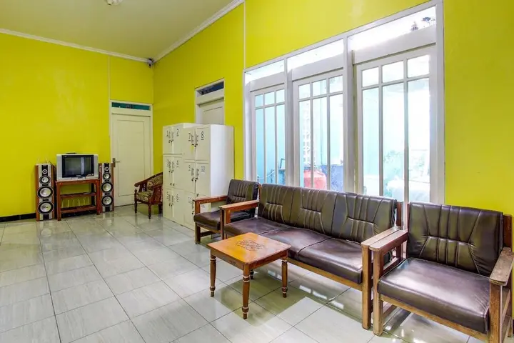 Семаранг: SPOT ON 92611 Lobak Hostel CapsuleNearAyam Goreng Terowongan