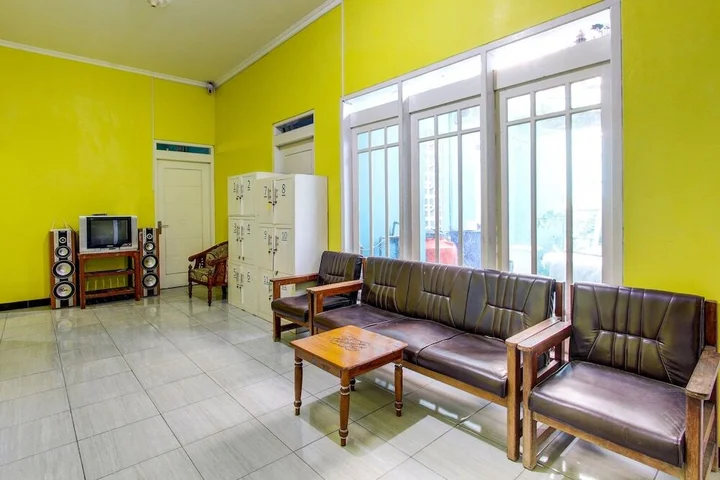 Семаранг: SPOT ON 92611 Lobak Hostel CapsuleNearAyam Goreng Terowongan