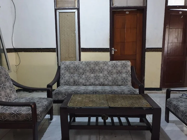 Маланг: OYO Life 92622 Jatiluhur Kost Syariah