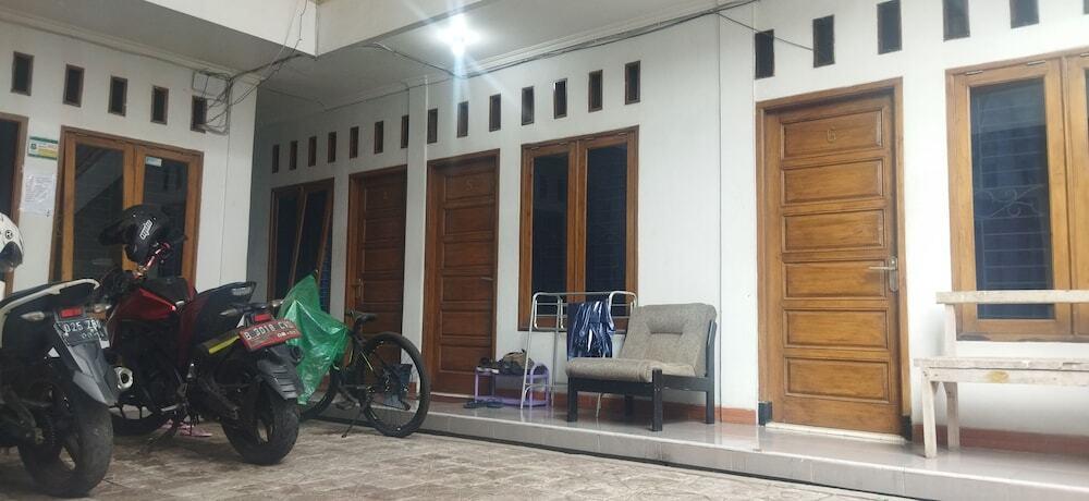 Сукабуми: SPOT ON 92532 Penginapan Hj Lilis Syariah
