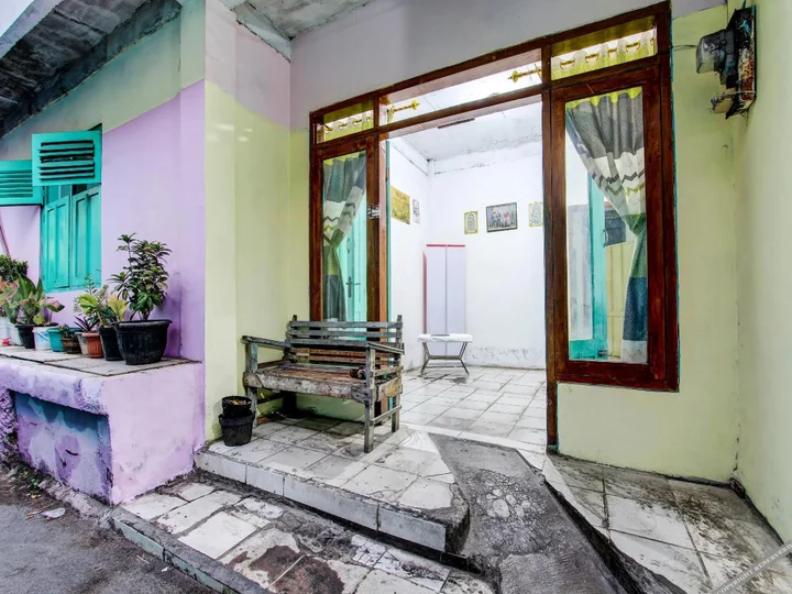 Семаранг: SPOT ON 92540 Karomah Kostel Syariah