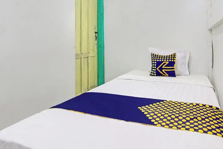 Семаранг: SPOT ON 92540 Karomah Kostel Syariah