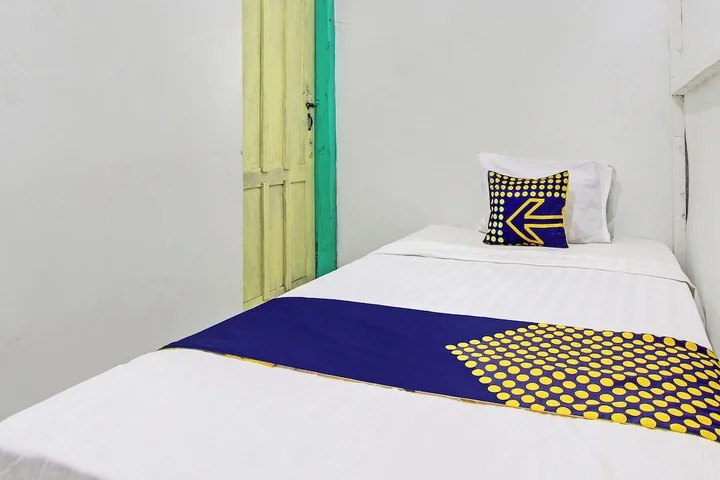 Семаранг: SPOT ON 92540 Karomah Kostel Syariah