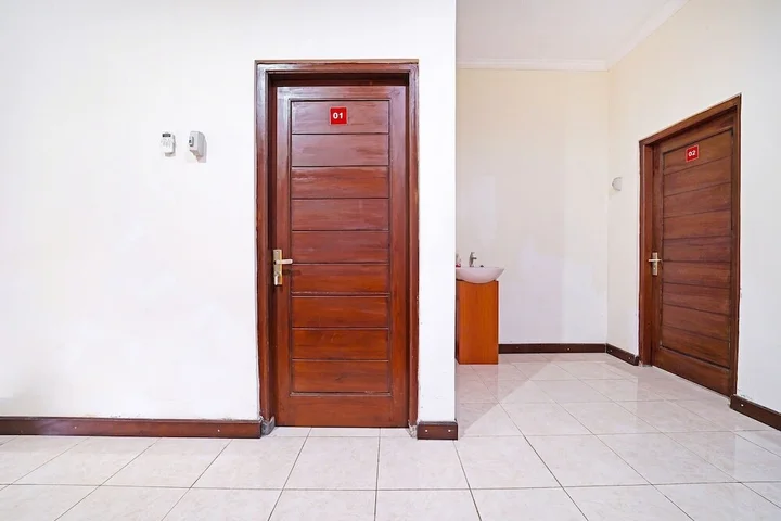 Депок: OYO 91342 Tatti Inn Syariah