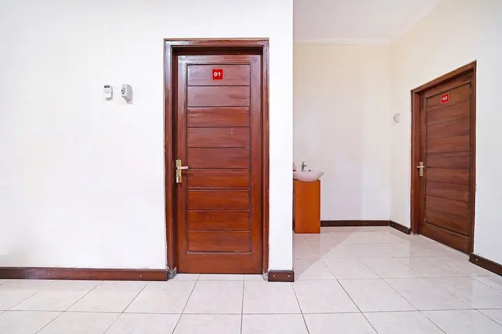 Депок: OYO 91342 Tatti Inn Syariah