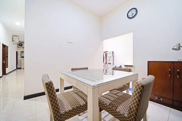 Депок: OYO 91342 Tatti Inn Syariah
