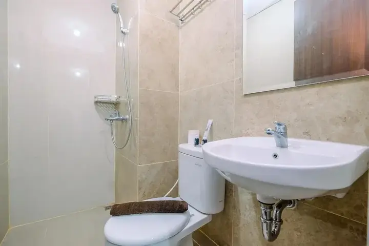 Депок: Great Location And Comfort 2Br Transpark Cibubur Apartment